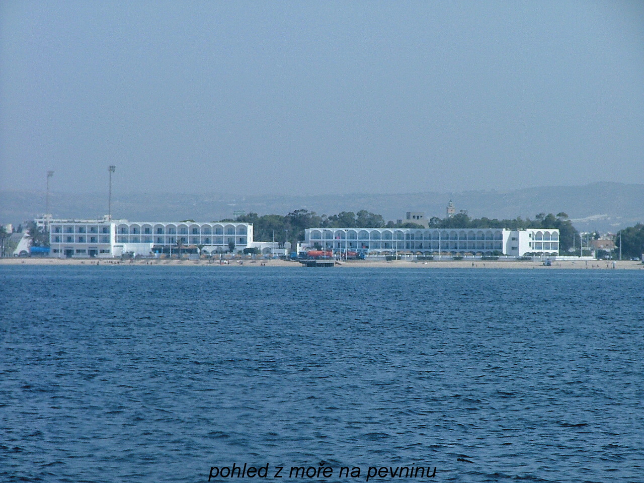 Výhled z lodě na Hammamet